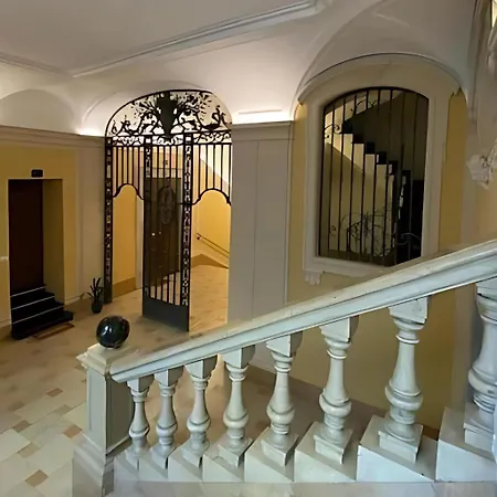 Palazzo Lomellini Historic Retreat By M3trocubo - Elegant Near Aquarium & Via Garibaldi Genua