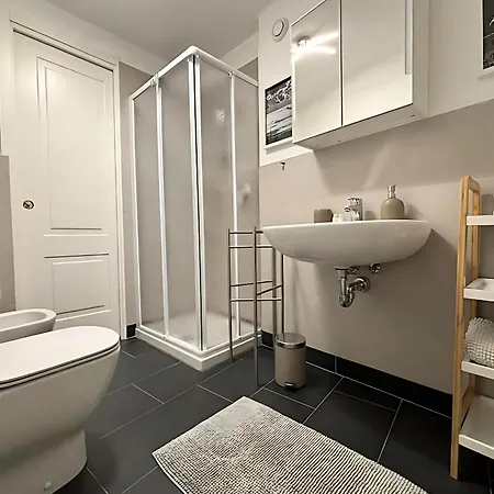 شقة Palazzo Lomellini Historic Retreat By M3trocubo - Elegant Near Aquarium & Via Garibaldi *
